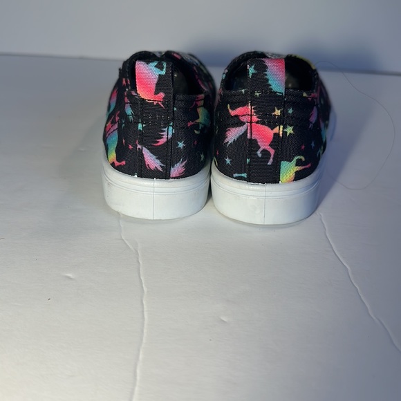 🍓Unicorn print easy slip on tennis shoes with silver laces FabKids NWOT sz 11 - Picture 5 of 9